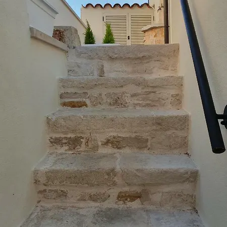 Sotto L'arco
